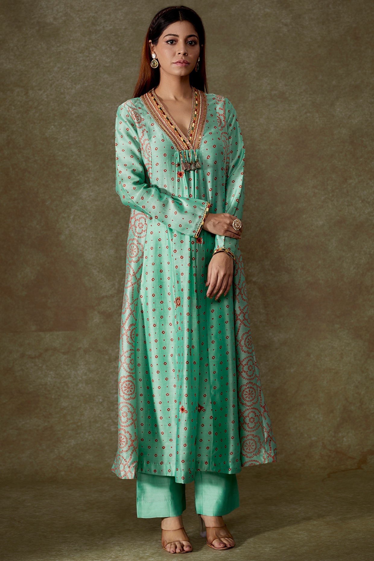 METDEALS - Premium Rayon 140g fabric bandhani kurti with beautiful jari  embroidery & sitara work on yoke and heavy lace on Pant.......
